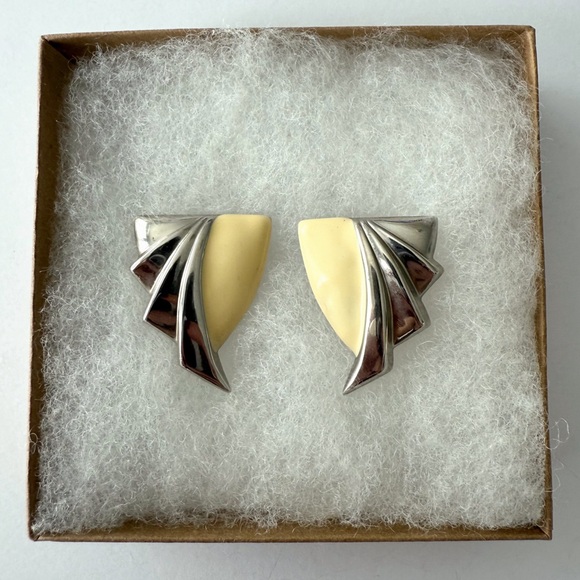 Vintage Retro Silver & Cream Geometric Earrings - Picture 1 of 7